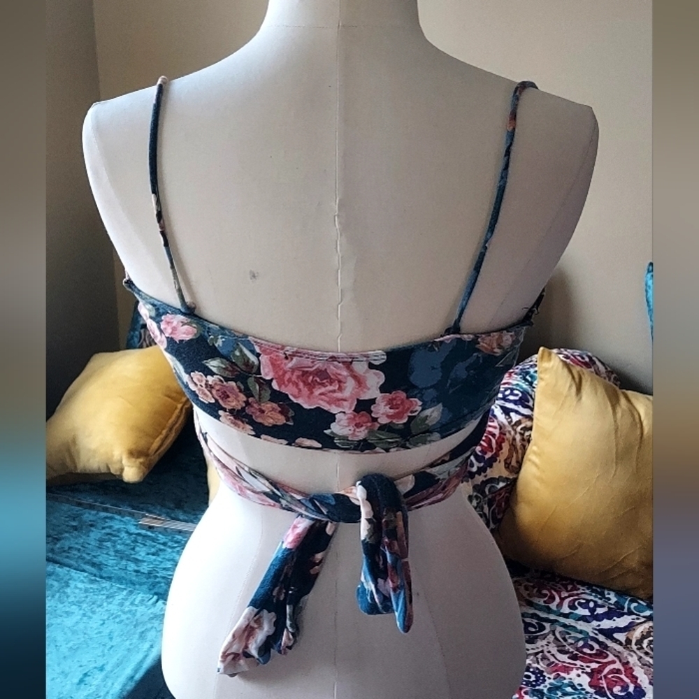Meek Women's Floral Boustie/Crop Top.Size S